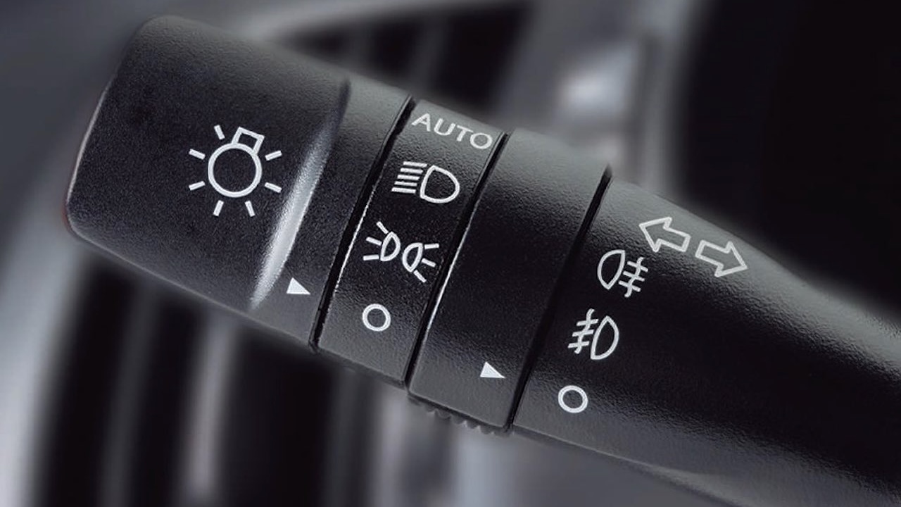 Palanca de direccionales, cuidado de las luces del auto blog-asteclub